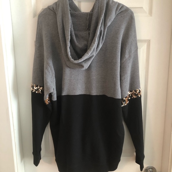 PINK Victoria’s Secret Gray Black Hoodie with Sequin Leopard Detailing Size L - Picture 3 of 4